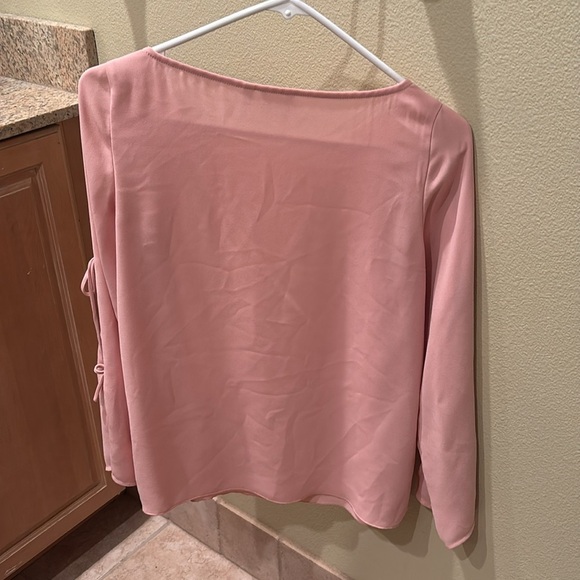 Wilfred woman's baby pink long sleeve top with ties on the sleeves - Picture 8 of 10